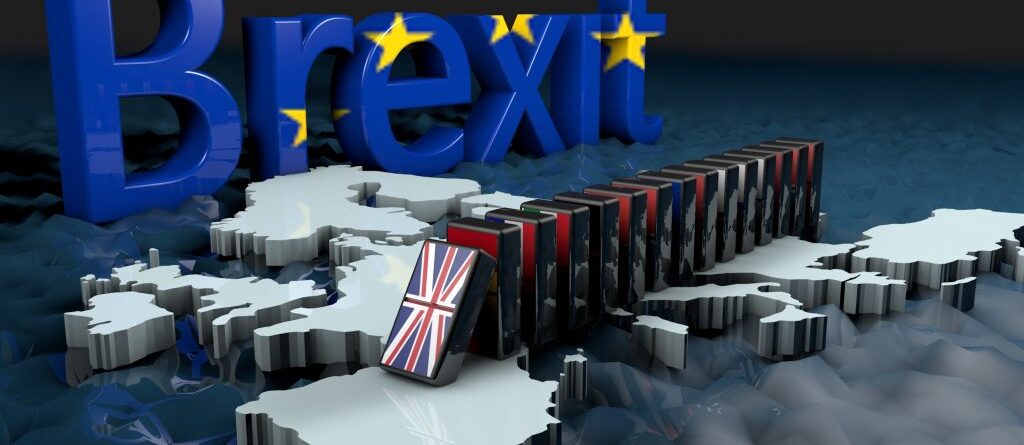 Es ist die Europakarte in 3D aus einem 45 grad Winkel zu sehen im Hintergrund steht in großen Blauen Buchstaben BREXIT