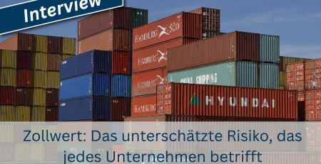 Gestapelte Seecontainer als Symbol für Zollwert-Risiken im internationalen Warenverkehr